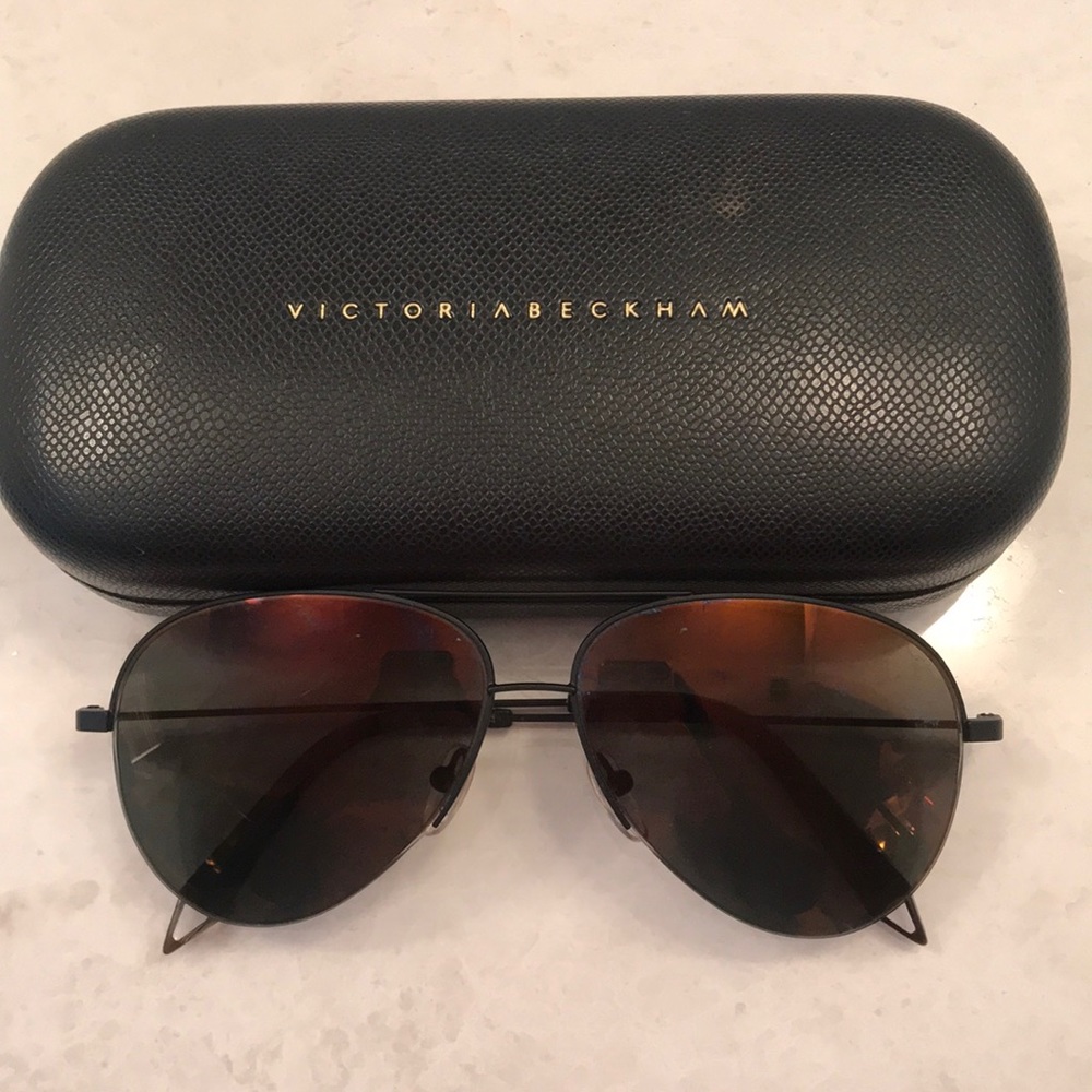 Stunning Victoria Beckham Aviators